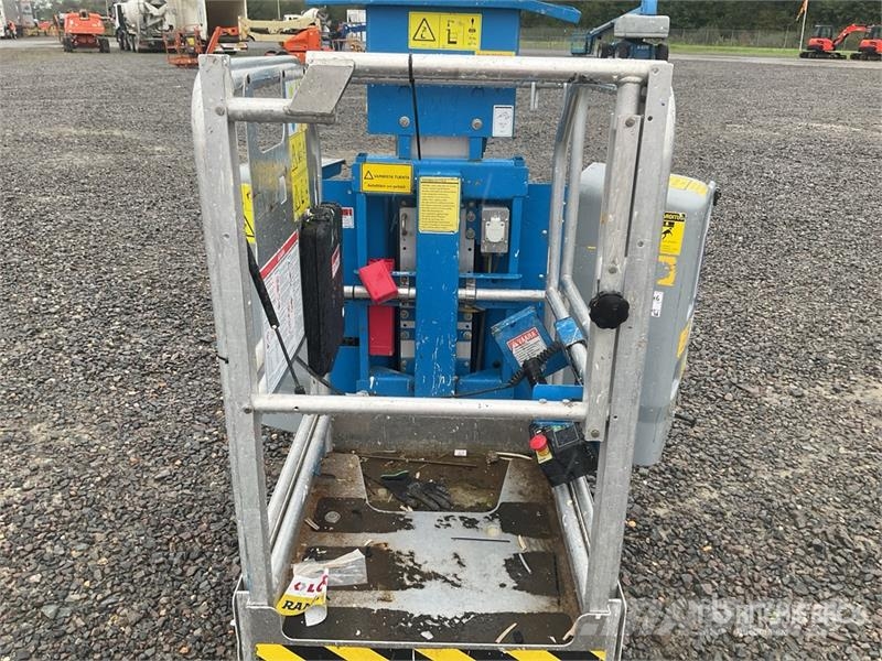 Genie GR15 Vertical Mast Lift (Inoperable) رافعات السارية الرأسية