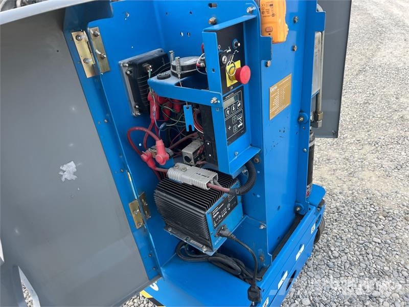 Genie GR15 Vertical Mast Lift Used Personnel lifts and access elevators