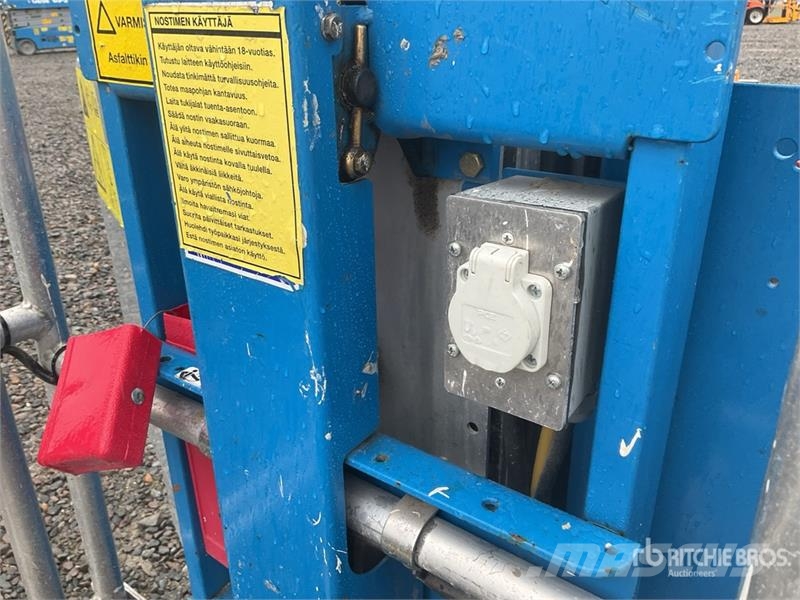 Genie GR15 Vertical Mast Lift (Inoperable) رافعات السارية الرأسية