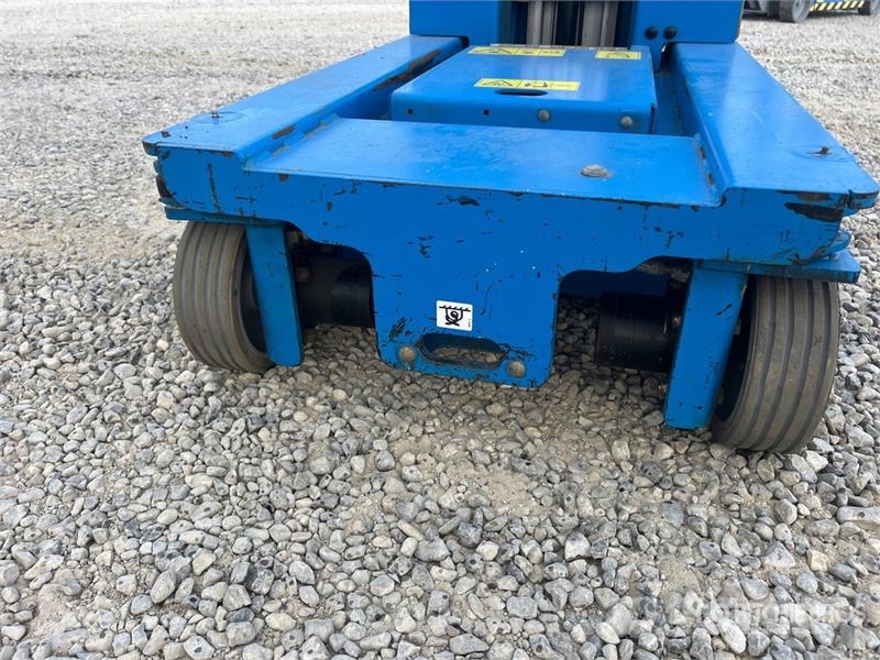 Genie GR15 Vertical Mast Lift Used Personnel lifts and access elevators