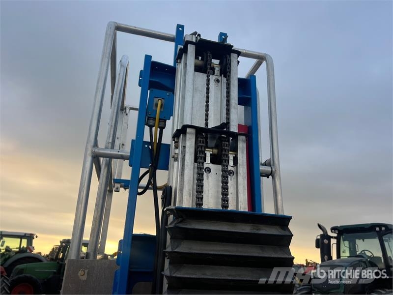 Genie GR15 Vertical Mast Lift Used Personnel lifts and access elevators