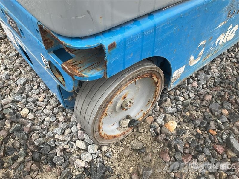 Genie GR15 Vertical Mast Lift (Inoperable) رافعات السارية الرأسية