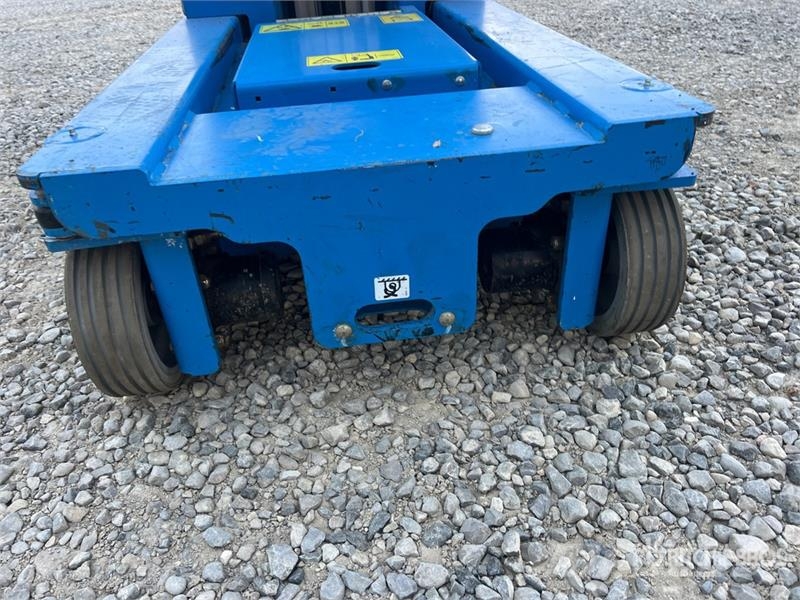 Genie GR15 Vertical Mast Lift Used Personnel lifts and access elevators