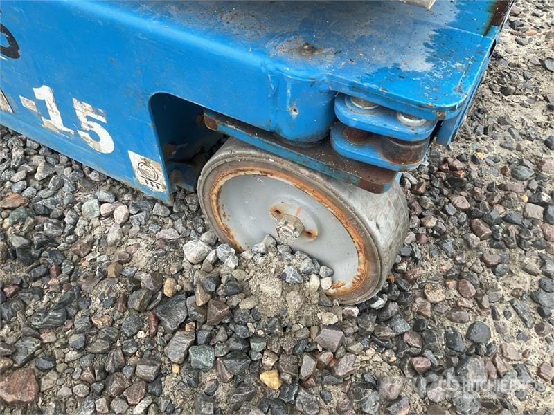 Genie GR15 Vertical Mast Lift (Inoperable) رافعات السارية الرأسية