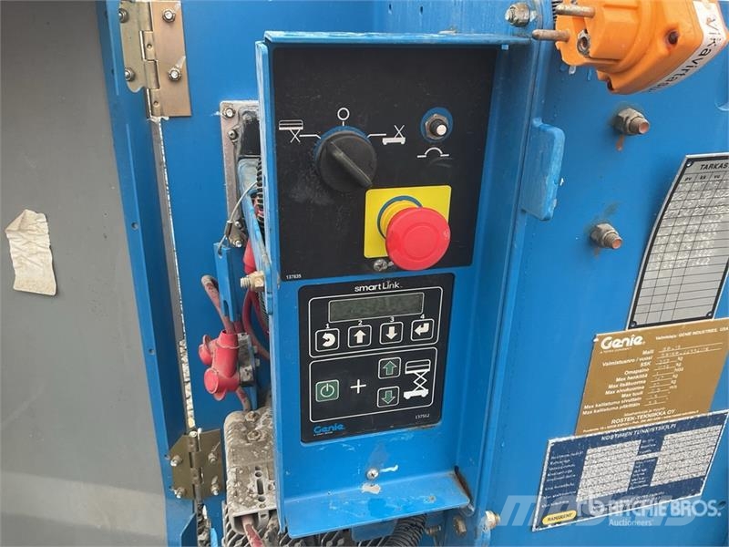 Genie GR15 Vertical Mast Lift (Inoperable) رافعات السارية الرأسية