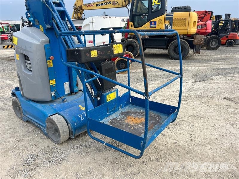 Genie GR26J Vertical Mast Lift Mât vertical