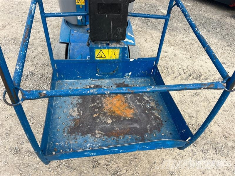 Genie GR26J Vertical Mast Lift Mât vertical