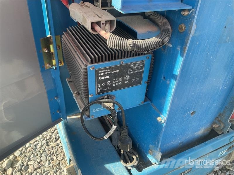 Genie GRC-12 Vertikaalsed mast tõstukid