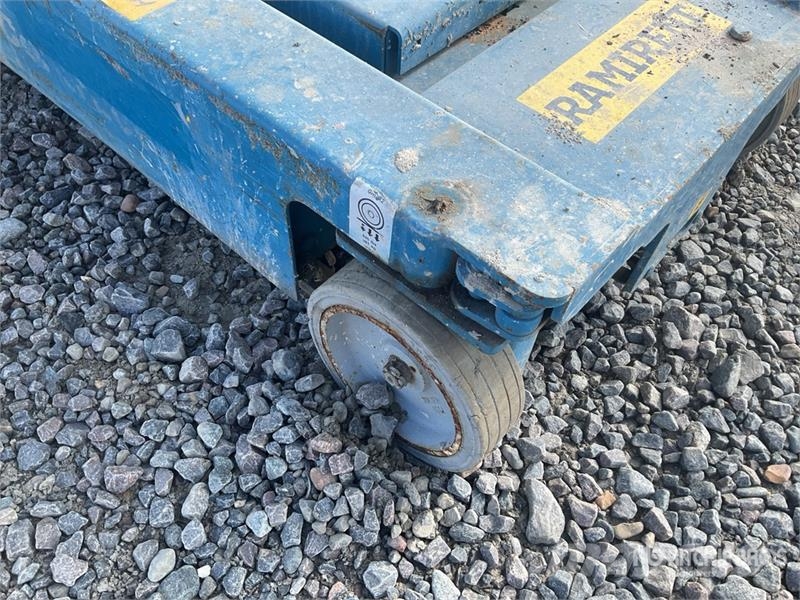 Genie GRC-12 Vertikaalsed mast tõstukid