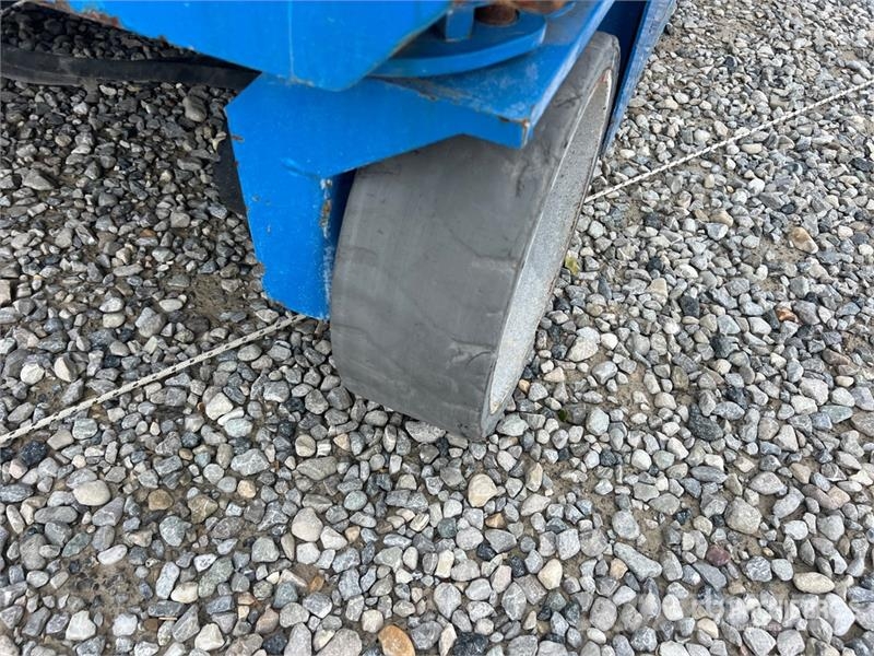Genie GS-2646 Scissor lifts