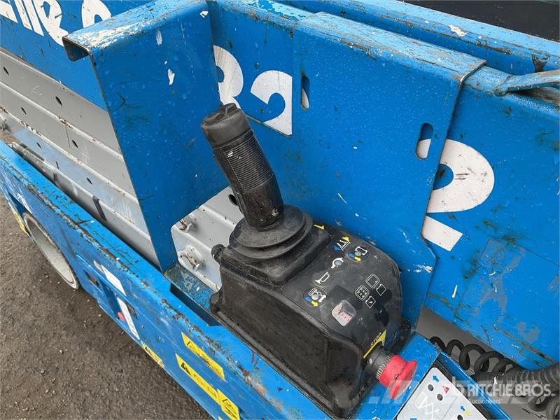 Genie GS-3232 Scissor lifts