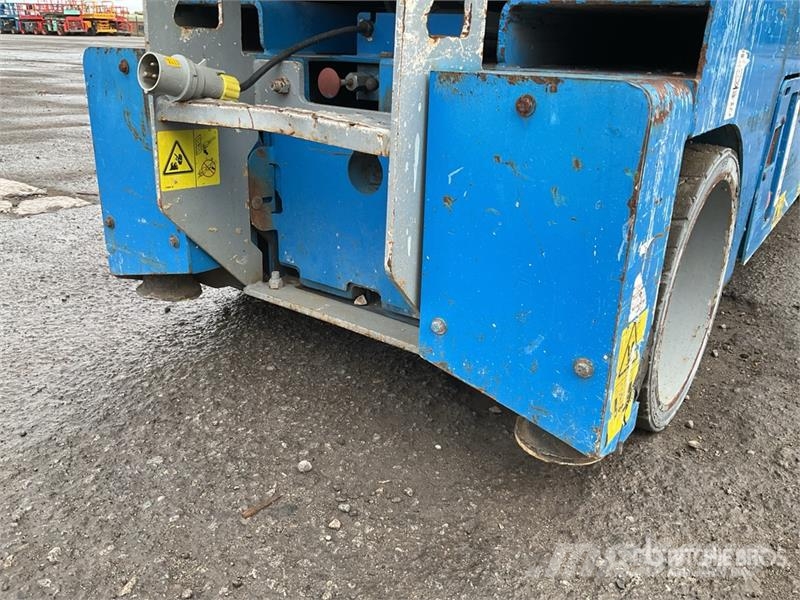 Genie GS-3232 Scissor lifts