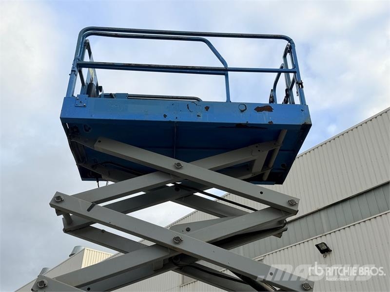 Genie GS-3246 Scissor lifts