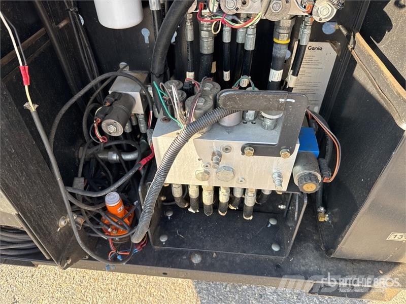 Genie GS-3369RT 剪叉式升降机
