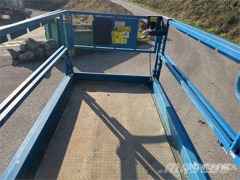 Genie GS-3369RT 剪叉式升降机