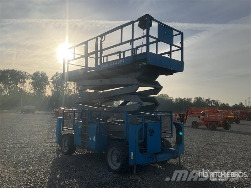 Genie GS-4390 4x4 Diesel Scissor Lift Elevadores de tesoura