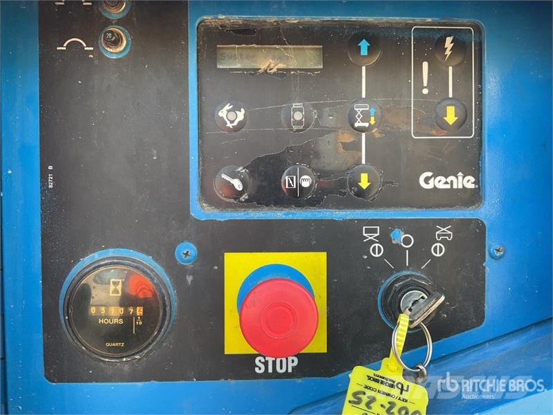 Genie GS3268RT 4x4 Diesel Scissor Lift Scissor lifts