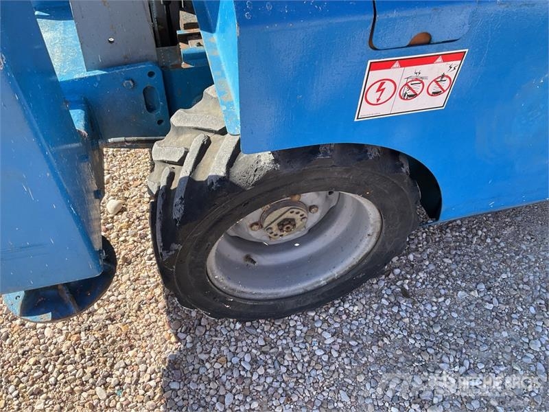 Genie GS3268RT 4x4 Diesel Scissor Lift Scissor lifts