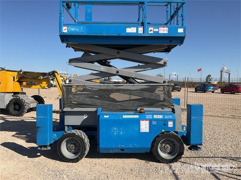 Genie GS3268RT 4x4 Diesel Scissor Lift Scissor lifts
