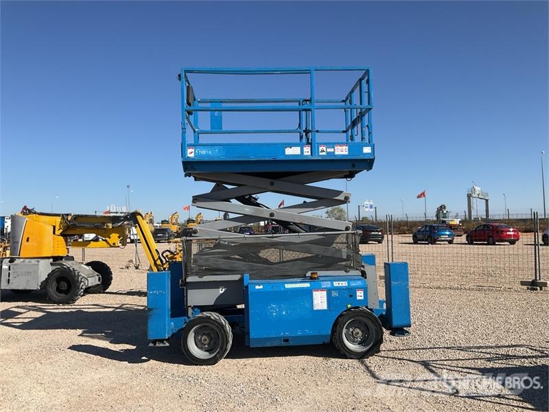 Genie GS3268RT 4x4 Diesel Scissor Lift Scissor lifts