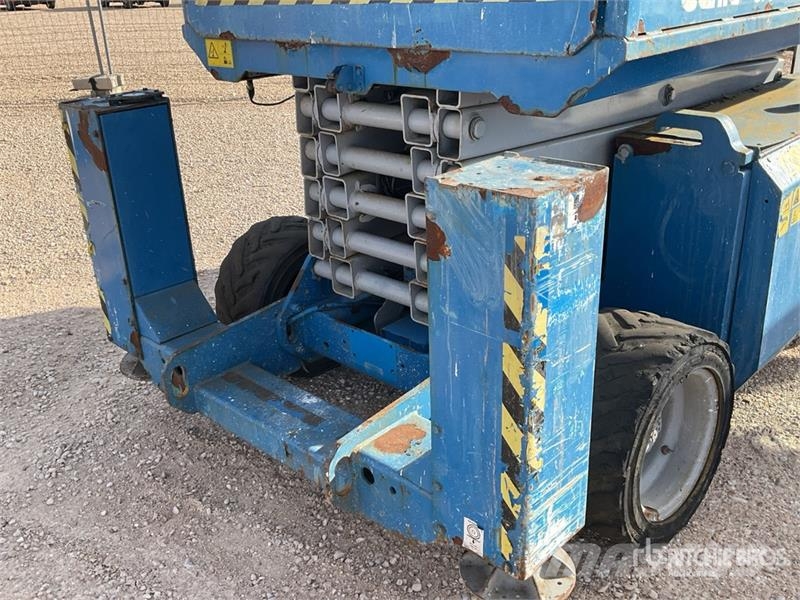 Genie GS3268RT 4x4 Diesel Scissor Lift Scissor lifts