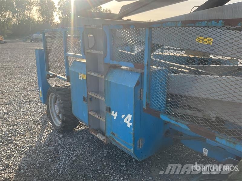 Genie GS4390RT 4x4 Diesel Rough Terrain Scissor Lift Šķerveida pacēlāji