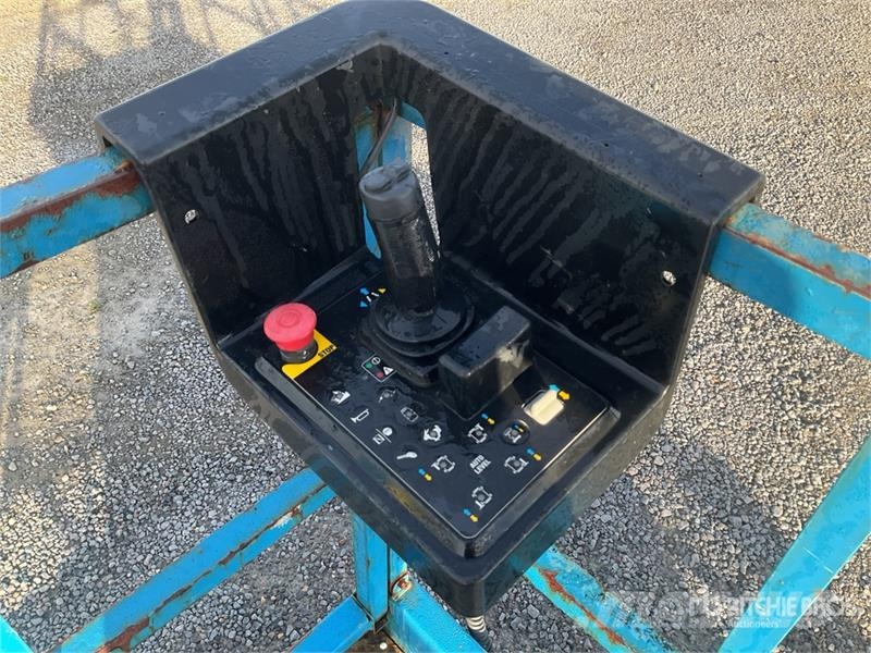 Genie GS4390RT 4x4 Diesel Rough Terrain Scissor Lift Šķerveida pacēlāji