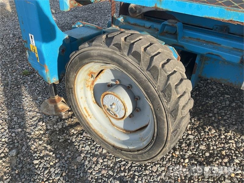 Genie GS4390RT 4x4 Diesel Rough Terrain Scissor Lift Šķerveida pacēlāji