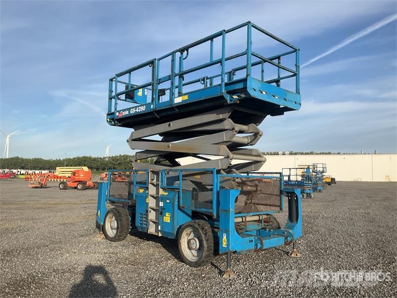 Genie GS4390RT 4x4 Diesel Rough Terrain Scissor Lift Šķerveida pacēlāji
