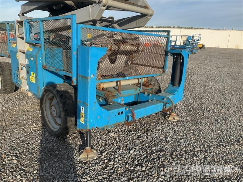 Genie GS4390RT 4x4 Diesel Rough Terrain Scissor Lift Šķerveida pacēlāji