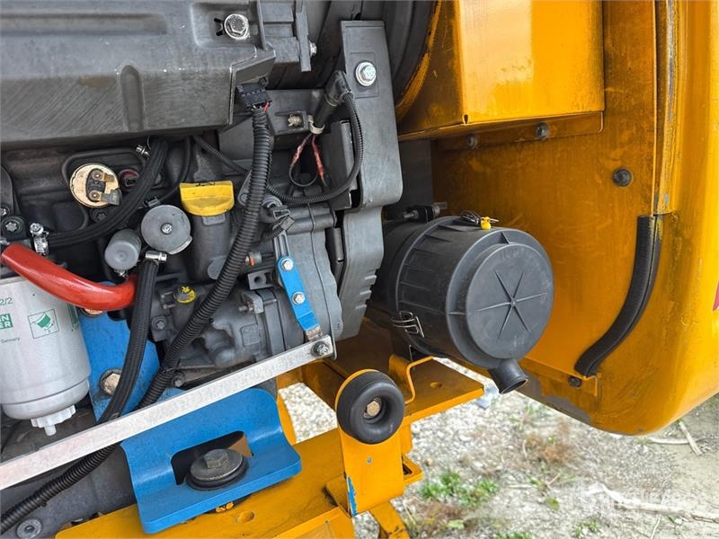Genie S-105 Articulating Boom Lift (Inoperable) رافعات سلة مفصلية