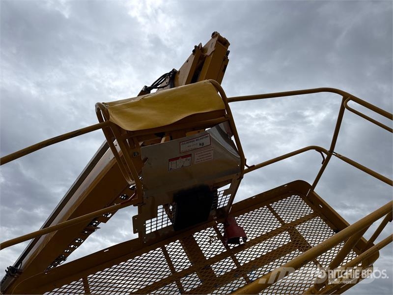 Genie S-105 Articulating Boom Lift (Inoperable) رافعات سلة مفصلية