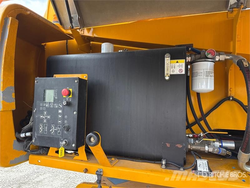 Genie S-105 Articulating Boom Lift (Inoperable) رافعات سلة مفصلية