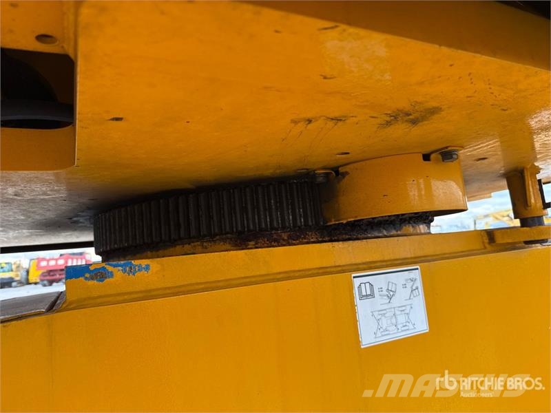 Genie S-105 Articulating Boom Lift (Inoperable) رافعات سلة مفصلية