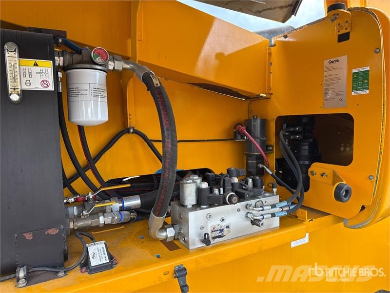 Genie S-105 Articulating Boom Lift (Inoperable) رافعات سلة مفصلية