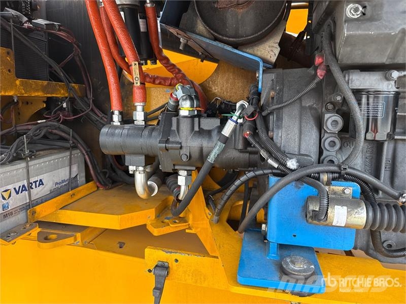 Genie S-105 Articulating Boom Lift (Inoperable) رافعات سلة مفصلية