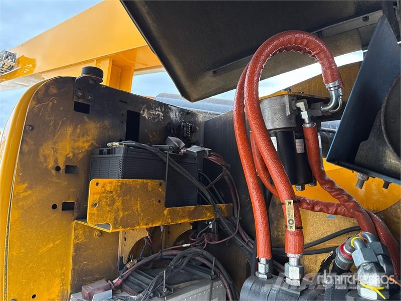 Genie S-105 Articulating Boom Lift (Inoperable) رافعات سلة مفصلية