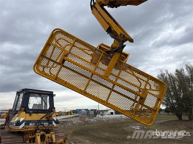 Genie S-105 Articulating Boom Lift (Inoperable) رافعات سلة مفصلية