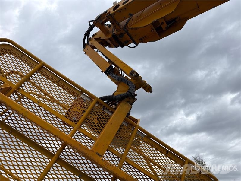 Genie S-105 Articulating Boom Lift (Inoperable) رافعات سلة مفصلية