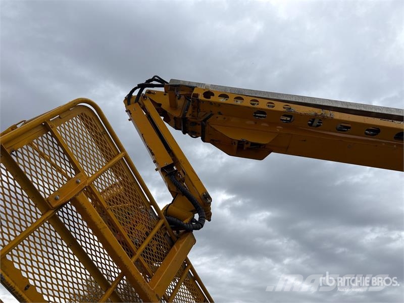 Genie S-105 Articulating Boom Lift (Inoperable) رافعات سلة مفصلية