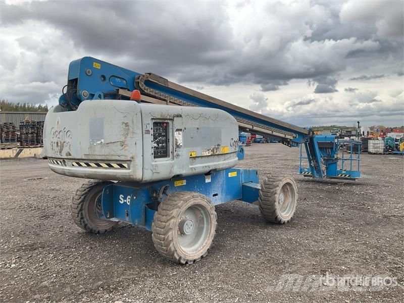 Genie S-65 رافعات سلة تلسكوبية
