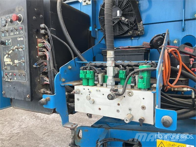 Genie S-65 4WD Diesel Articulating Boom Lift رافعات سلة مفصلية