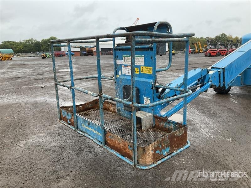 Genie S-65 4WD Diesel Articulating Boom Lift رافعات سلة مفصلية