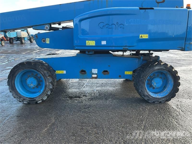 Genie S-85 Articulated boom lifts
