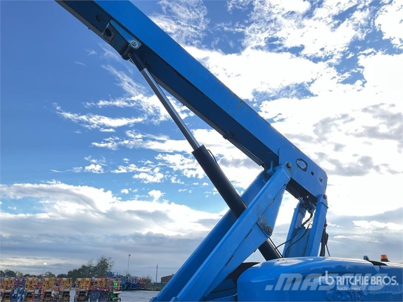 Genie S-85 Articulated boom lifts
