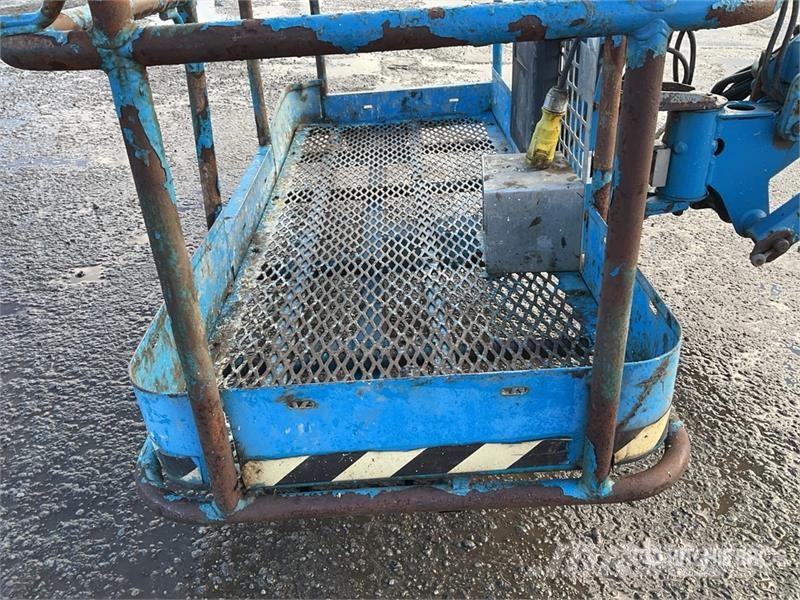 Genie S-85 Articulated boom lifts