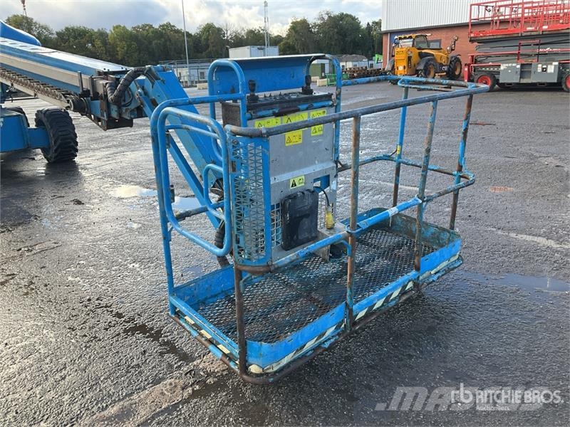 Genie S-85 Articulated boom lifts
