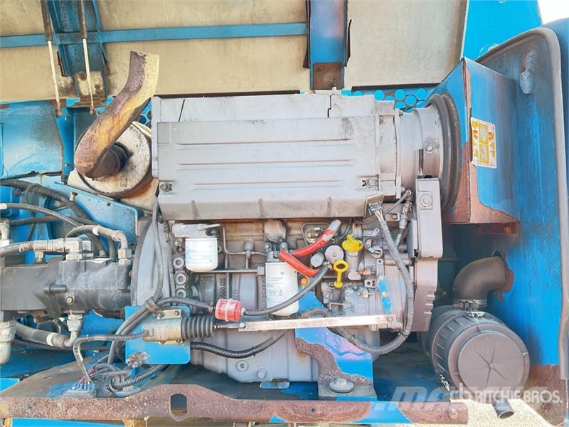 Genie S-85 Articulated boom lifts