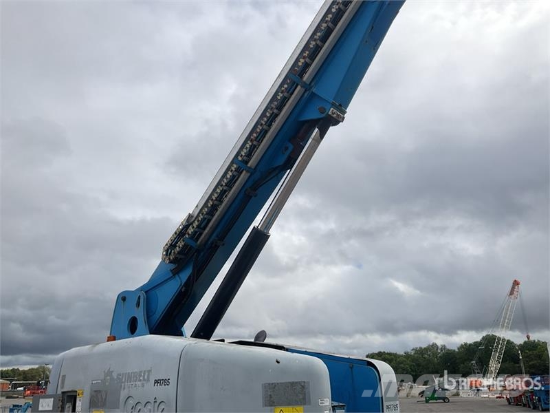 Genie S125 4WD Diesel Telescopic Boom Lift Телескопични повдигачи