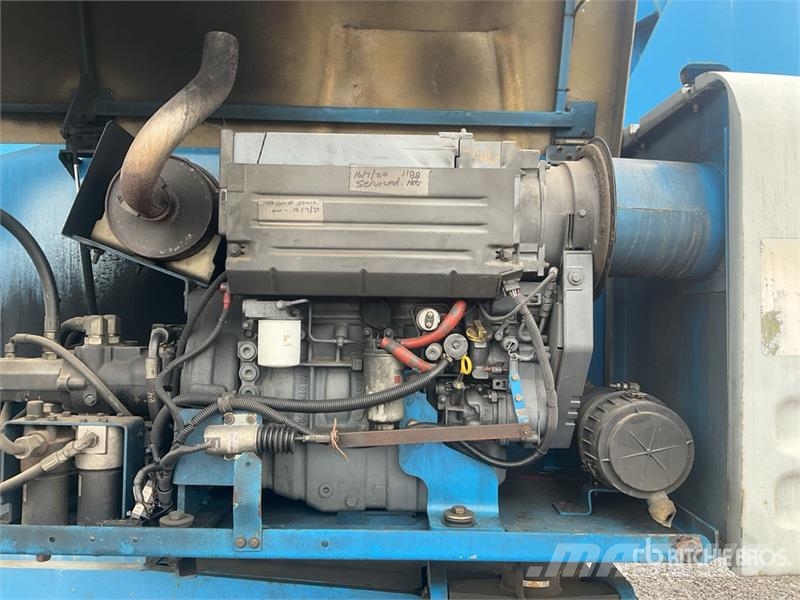 Genie S85 4WD Diesel 4WD Diesel Telescopic Boom Lift Nacelles télescopiques